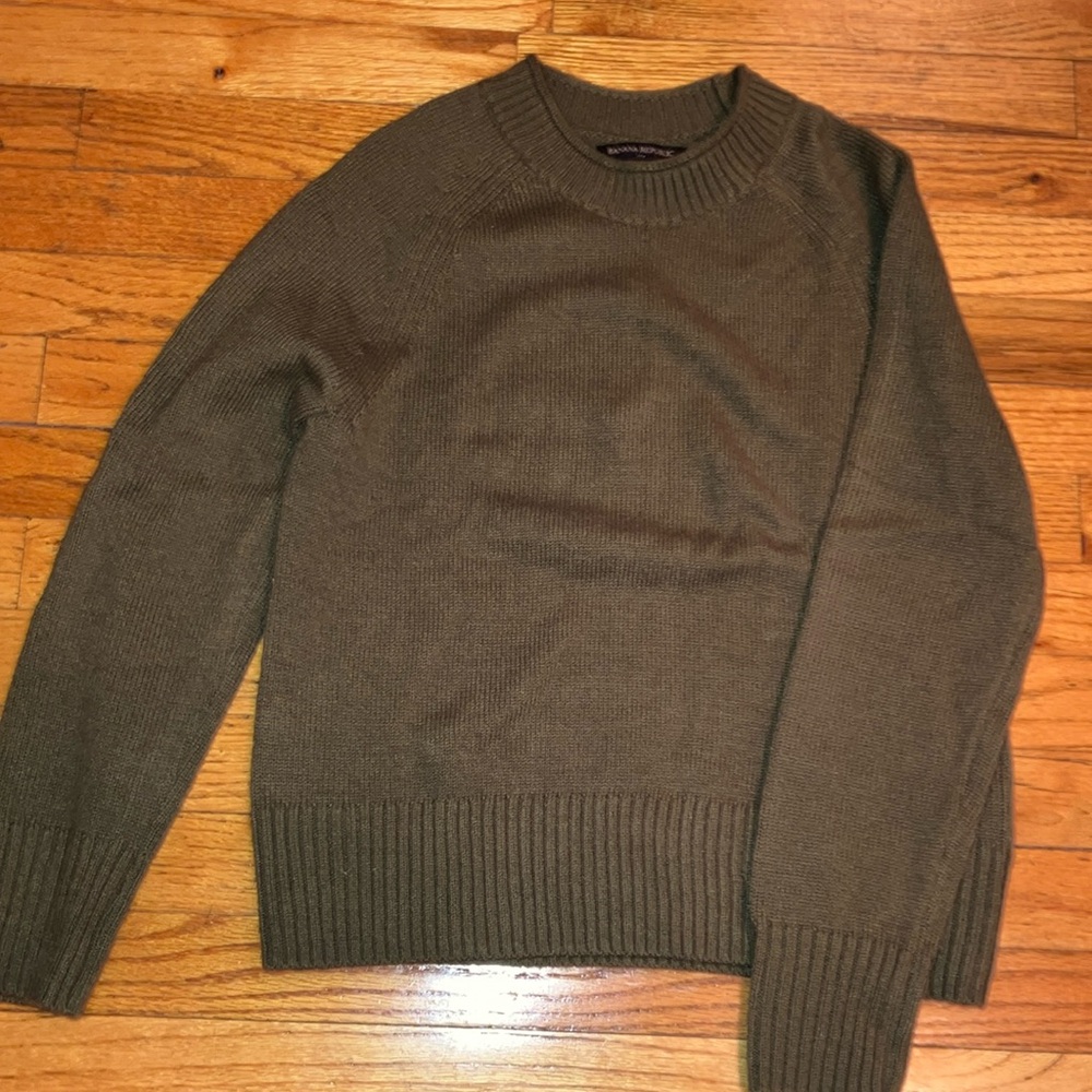 Olive green Banana Republic sweater XS NWOT